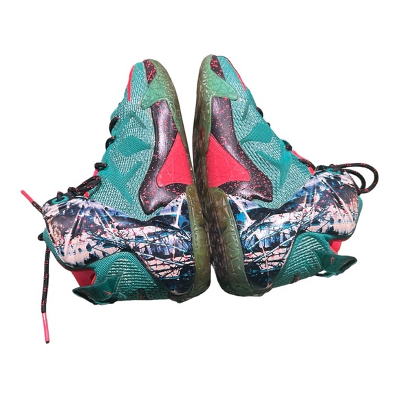 Nike LeBron XII 12 GS Emerald Green Christmas Akron Birch Sneakers Size 6.5Y. - Picture 4 of 7